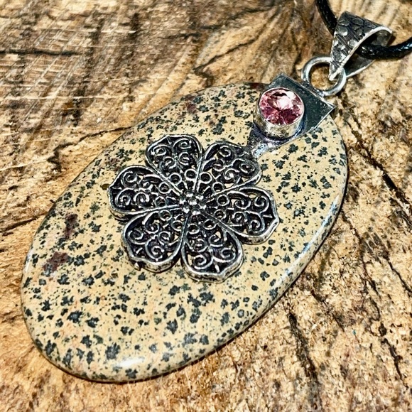 Large Dalmatian Stone Crystal Pendant 2 1/2” - Picture 8 of 11